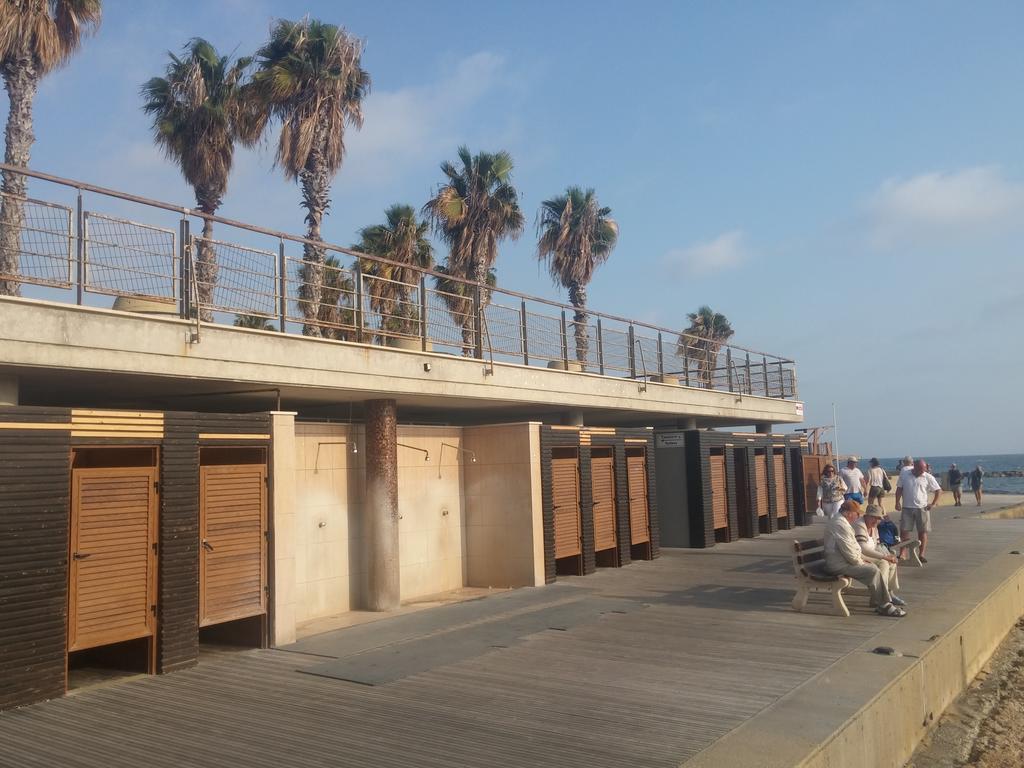 777 Beach Guesthouse Paphos 外观 照片