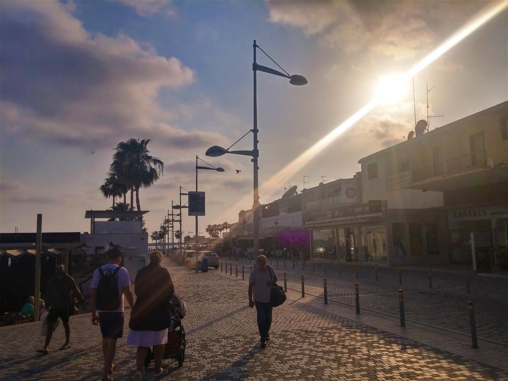 777 Beach Guesthouse Paphos 外观 照片