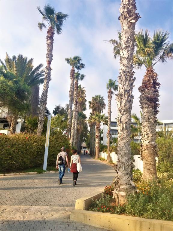 777 Beach Guesthouse Paphos 外观 照片