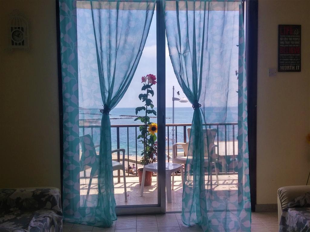 777 Beach Guesthouse Paphos 外观 照片
