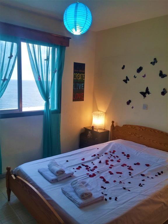 777 Beach Guesthouse Paphos 外观 照片