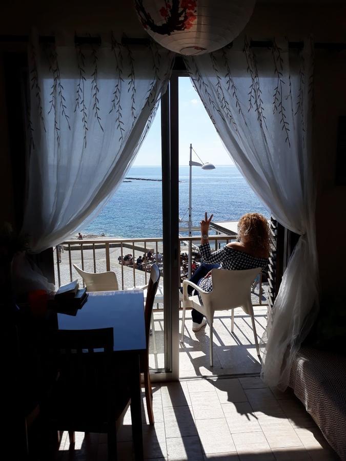777 Beach Guesthouse Paphos 外观 照片