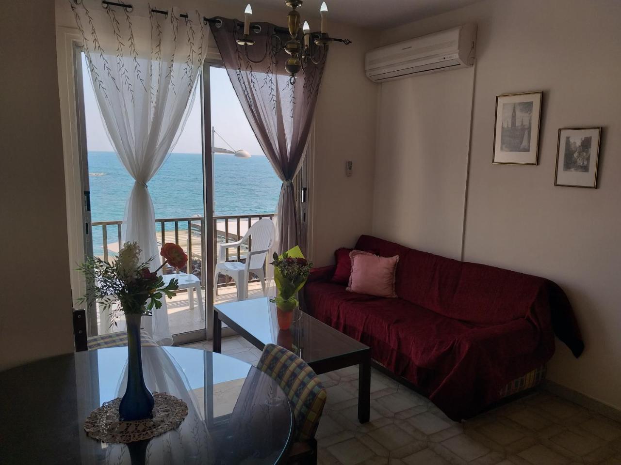 777 Beach Guesthouse Paphos 外观 照片
