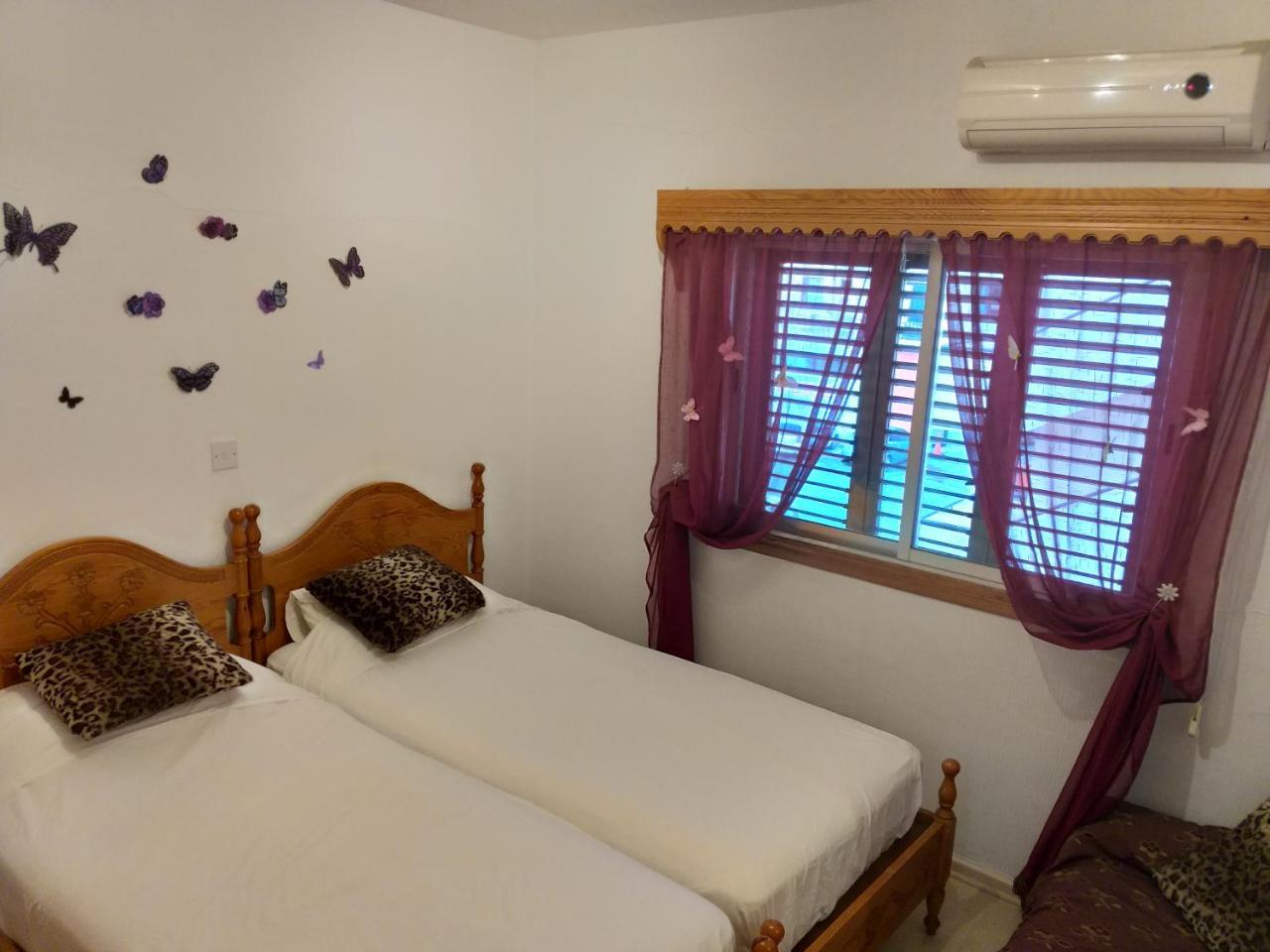 777 Beach Guesthouse Paphos 外观 照片